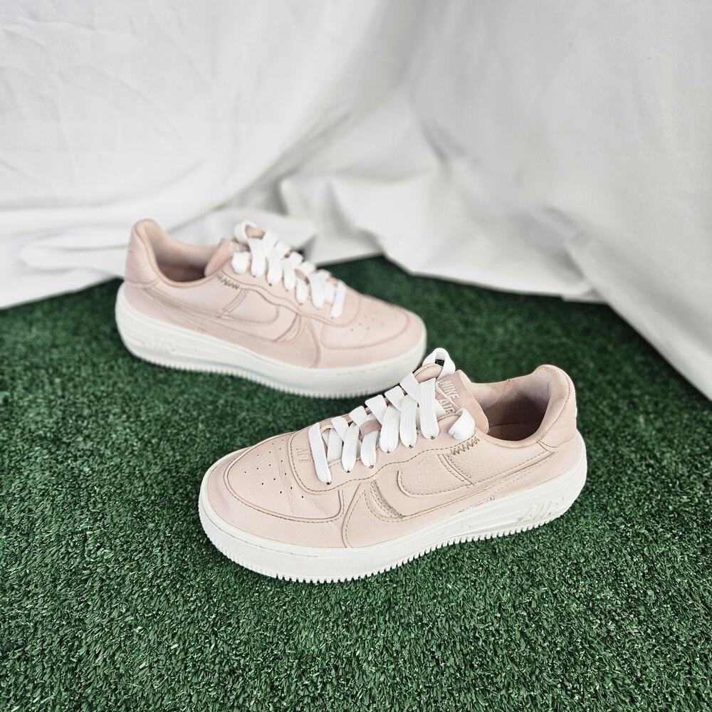 Nike Women’s Sneakers in Light Pink and White